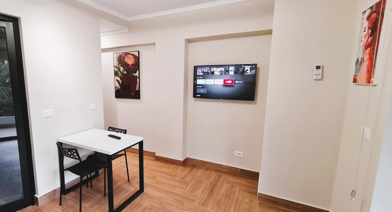 2V1 - Center Apartment 1 Tirana Exteriér fotografie